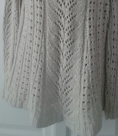 Sleeping on snow .sweater - Picture 2 of 8